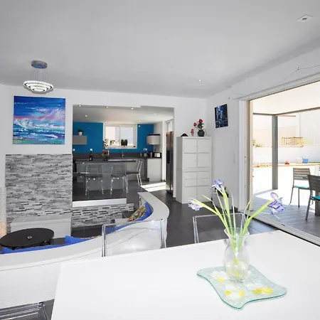 4 Bedroom Gorgeous In * קאנט אן רוסיון