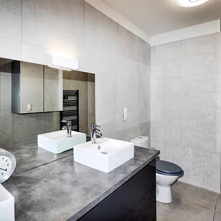 4 Bedroom Gorgeous In קאנט אן רוסיון